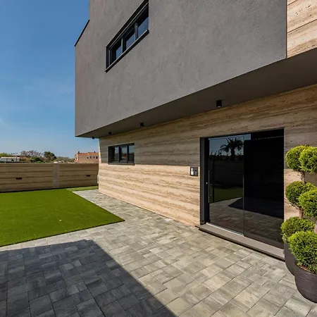 Seaside Luxury With A Swimming Pool Privlaka, Zadar - 23517