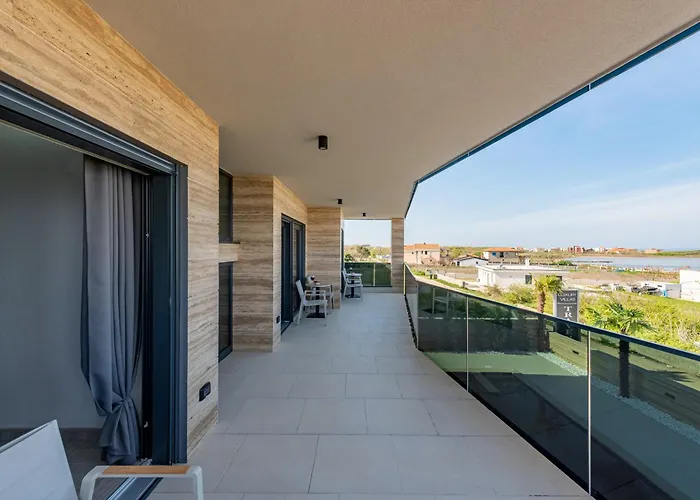 Seaside Luxury With A Swimming Pool Privlaka, Zadar - 23517 普利拉卡