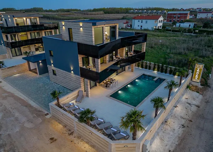 Seaside Luxury With A Swimming Pool Privlaka, Zadar - 23517 普利拉卡