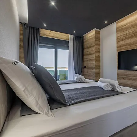 Seaside Luxury With A Swimming Pool Privlaka, Zadar - 23517 别墅 *