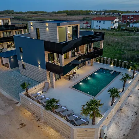 Seaside Luxury With A Swimming Pool Privlaka, Zadar - 23517 普利拉卡
